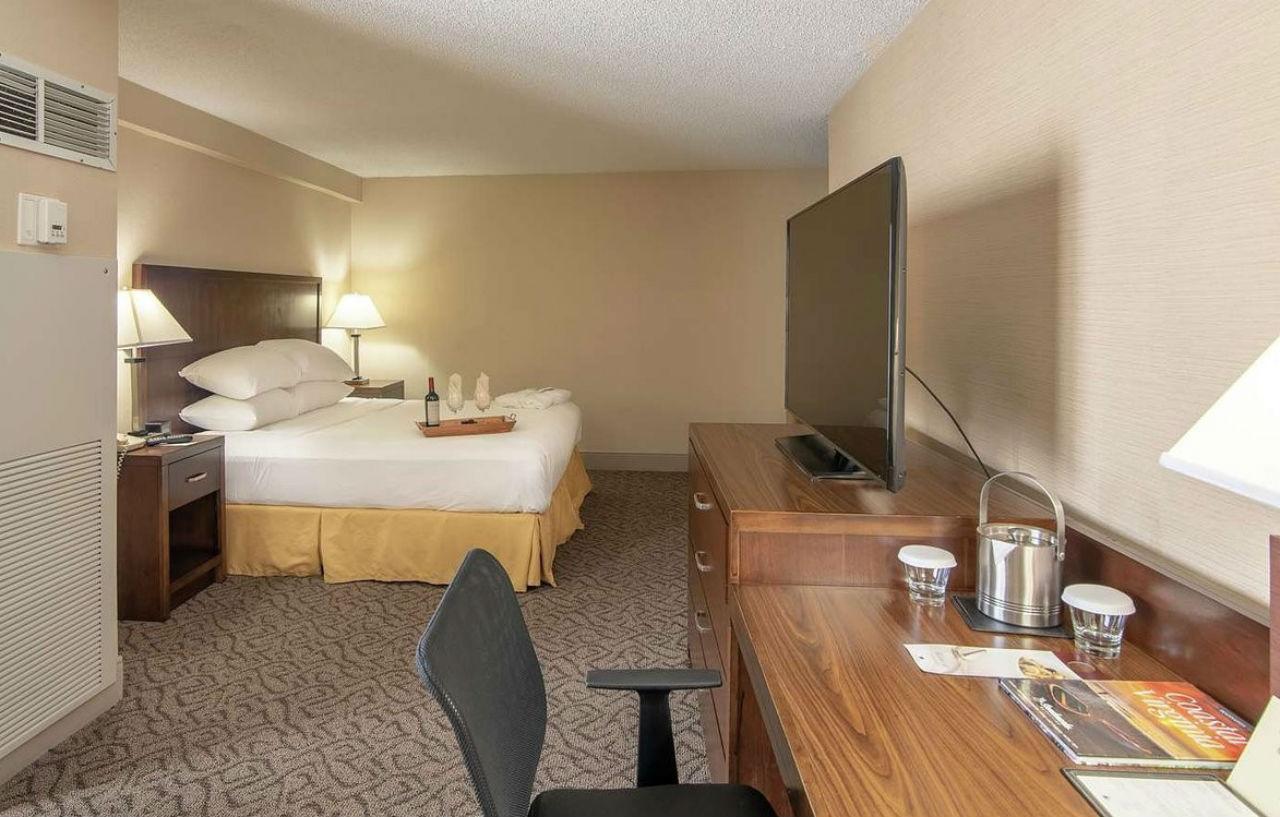 Hotel Doubletree By Hilton Norfolk Airport Extérieur photo