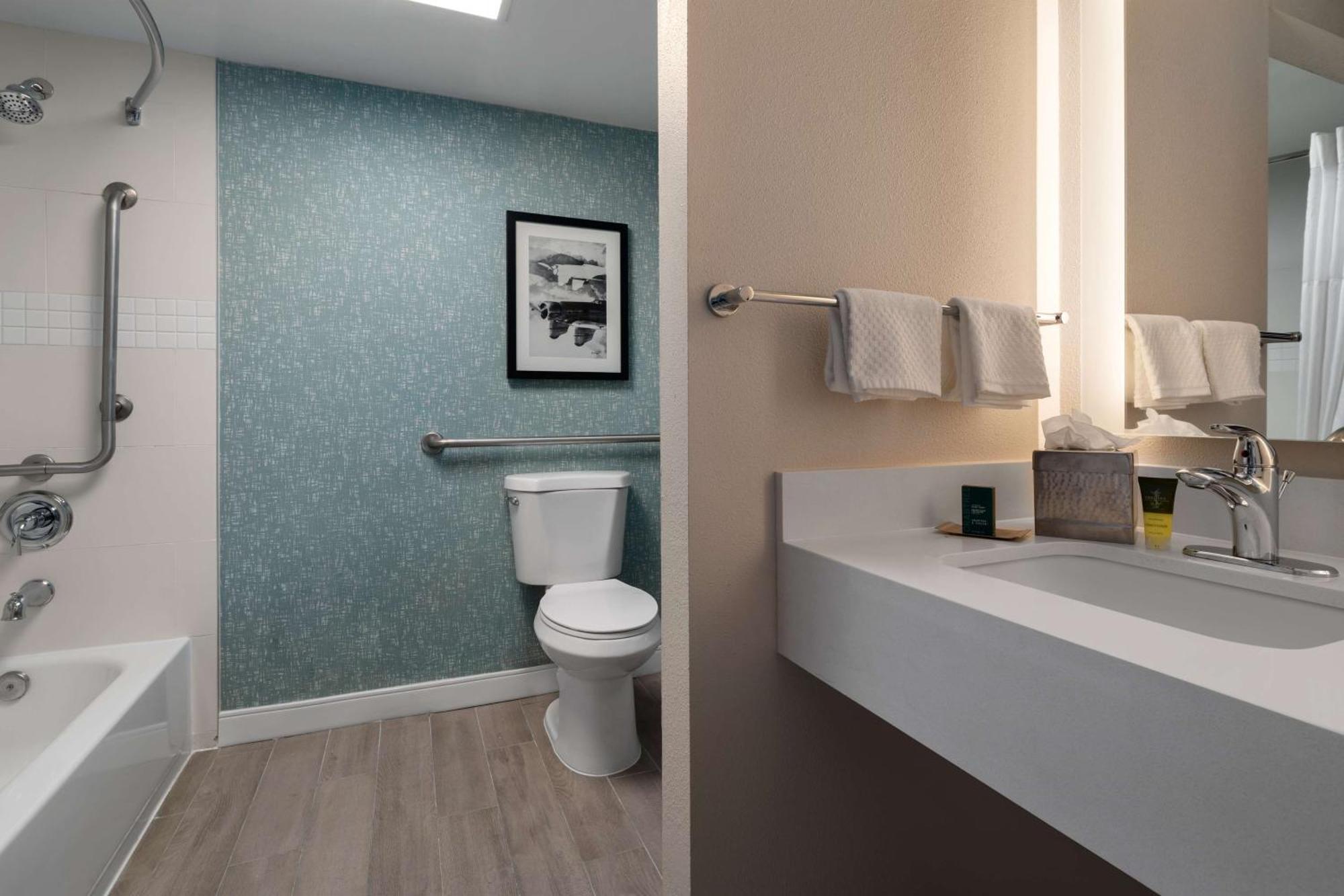 Hotel Doubletree By Hilton Norfolk Airport Extérieur photo