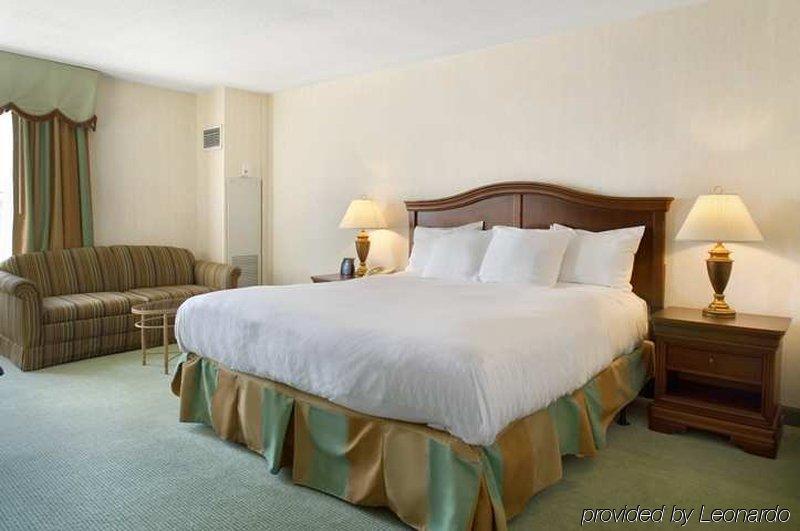 Hotel Doubletree By Hilton Norfolk Airport Extérieur photo