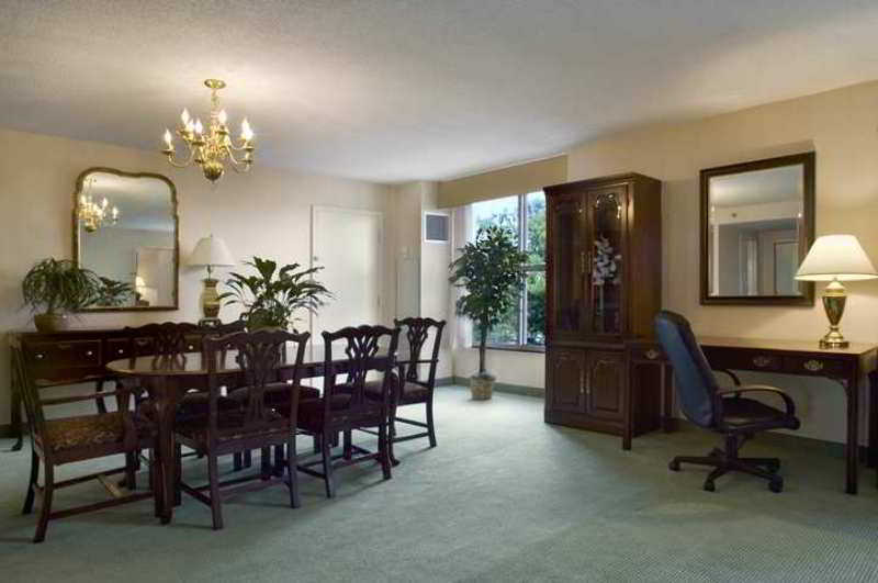 Hotel Doubletree By Hilton Norfolk Airport Extérieur photo