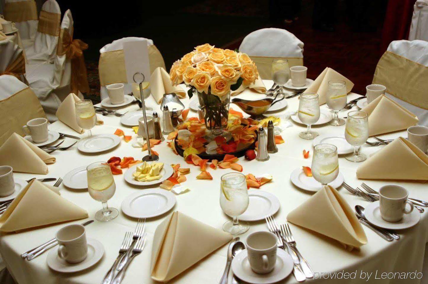 Hotel Doubletree By Hilton Norfolk Airport Restaurant photo