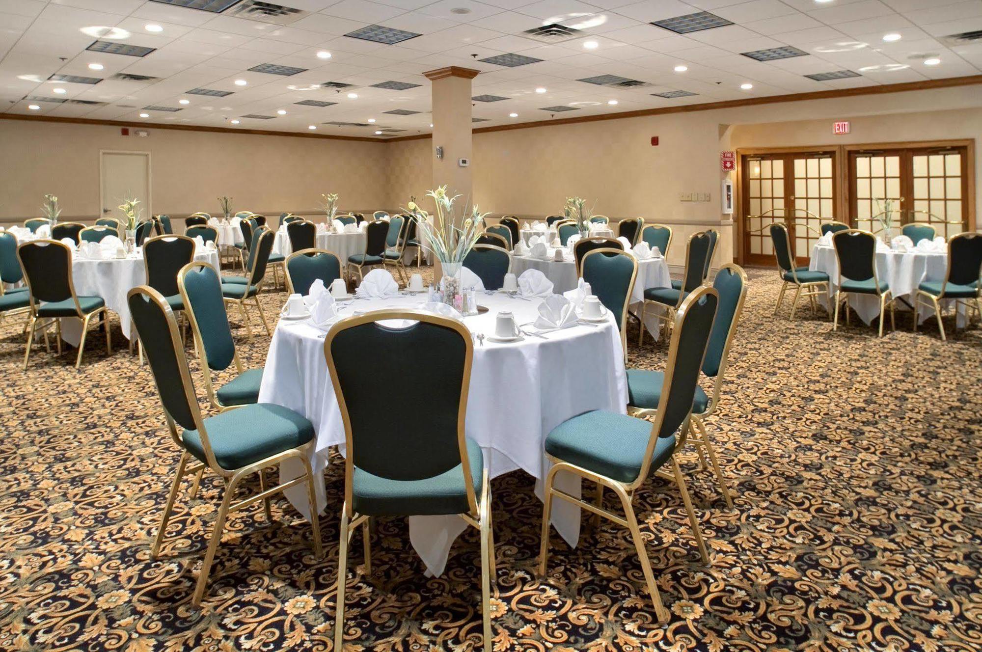 Hotel Doubletree By Hilton Norfolk Airport Restaurant photo