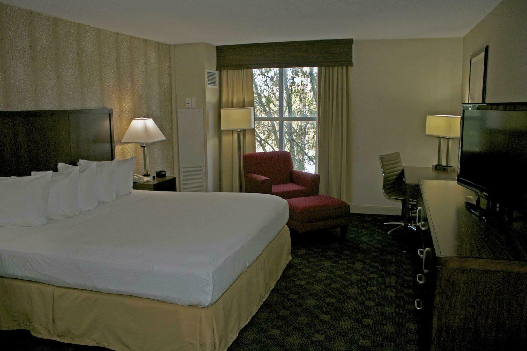 Hotel Doubletree By Hilton Norfolk Airport Extérieur photo
